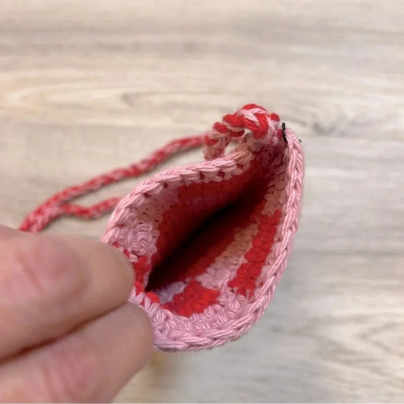 Handmade Strawberry Patch Checkered Crochet Crossbody Cellphone Holder NWT - Picture 3 of 4